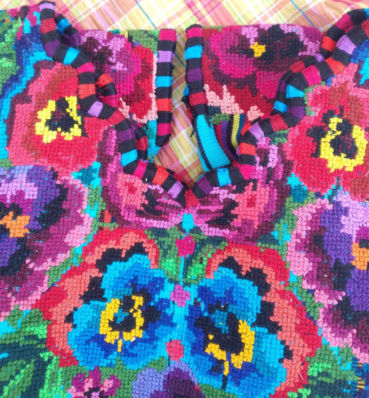 Güipil o cuello típico de Guatemala